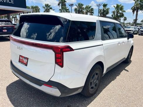 Used 2026 Kia Carnival FWD image 4
