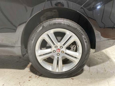 Used 2017 Jaguar F-PACE R-Sport image 8