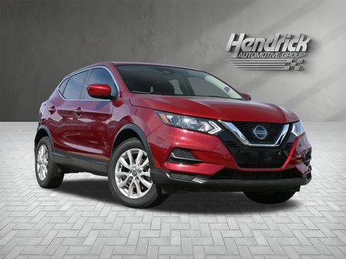 Used 2021 Nissan Rogue Sport S image 2