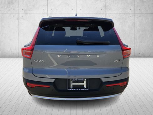 New 2025 Volvo XC40 B5 Core w/ Protection Package Premier AWD/4WD image 5
