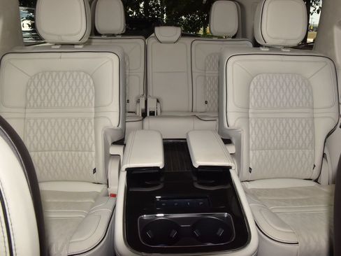 Used 2024 Lincoln Navigator Black Label AWD/4WD image 22