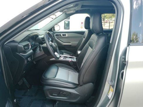 Used 2024 Ford Explorer XLT w/ Equipment Group 202A RWD image 16