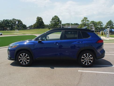 Used 2024 Toyota Corolla Cross AWD Hybrid w/ Moonroof Package image 12