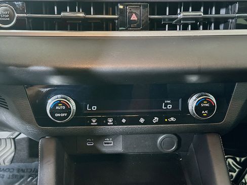 Used 2024 Mitsubishi Outlander ES FWD image 23