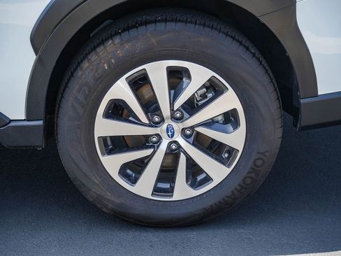 Certified 2025 Subaru Outback Premium AWD/4WD image 14