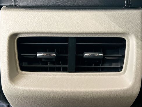 Used 2023 Ford Edge Titanium image 19