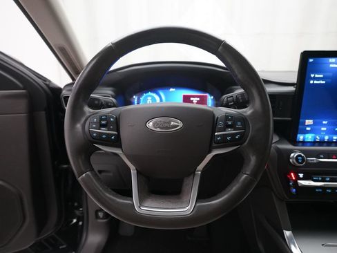 Used 2020 Ford Explorer Platinum w/ Premium Technology Package image 4