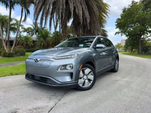 Used 2021 Hyundai Kona Ultimate w/ Cargo Package FWD image 3