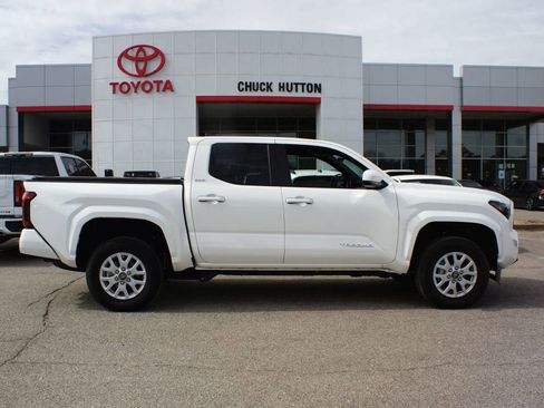 Certified 2025 Toyota Tacoma SR5 image 1