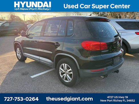 Used 2013 Volkswagen Tiguan S image 2