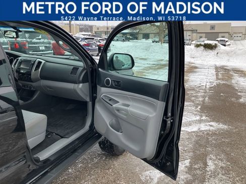 Used 2013 Toyota Tacoma Base image 44
