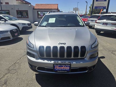 Used 2017 Jeep Cherokee Limited AWD/4WD image 4