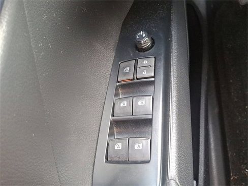 Used 2018 Toyota Camry SE image 24