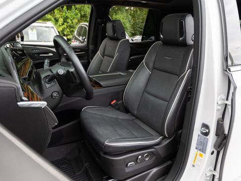 Used 2023 Cadillac Escalade Premium Luxury image 19