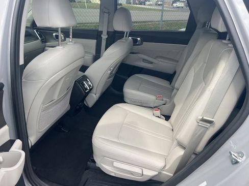 Used 2023 Kia Sorento SX FWD image 9