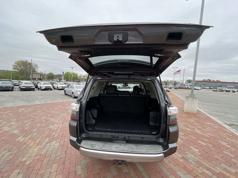 Used 2018 Toyota 4Runner TRD Off-Road Premium image 33