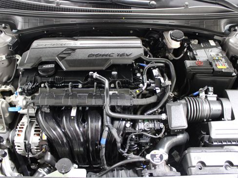 Used 2025 Hyundai Elantra Sport FWD image 37