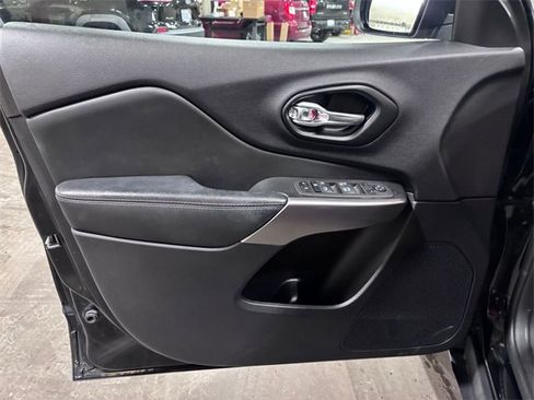 Certified 2022 Jeep Cherokee Latitude Lux image 12