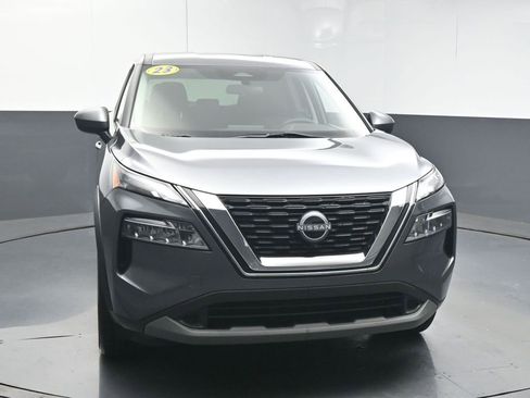 Used 2023 Nissan Rogue SV image 2