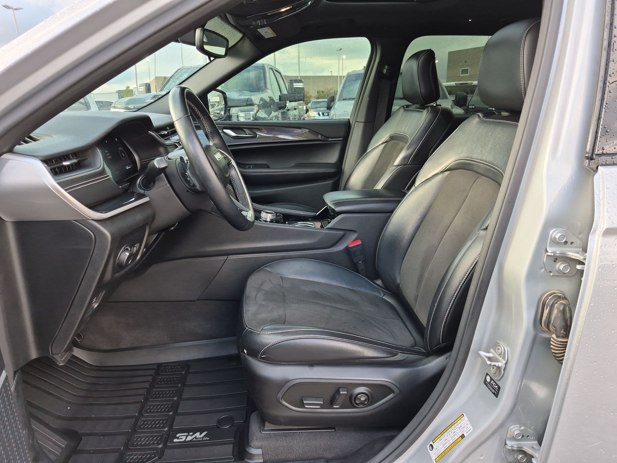 Used 2021 Jeep Grand Cherokee L Laredo AWD/4WD image 15