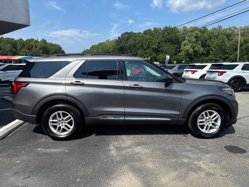 Used 2025 Ford Explorer Active AWD/4WD image 6