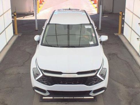 Used 2025 Kia Sportage EX image 2