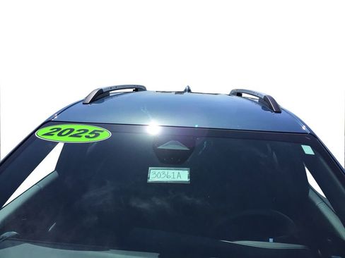 Used 2025 Chevrolet Equinox LT w/ Convenience Package II AWD/4WD image 12