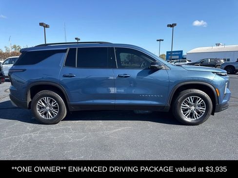 Used 2025 Chevrolet Traverse LT w/ Enhanced Driving Package image 2