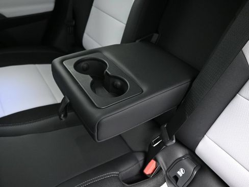 New 2026 Chevrolet Equinox EV LT w/ LPO, Blackout Package AWD/4WD image 16