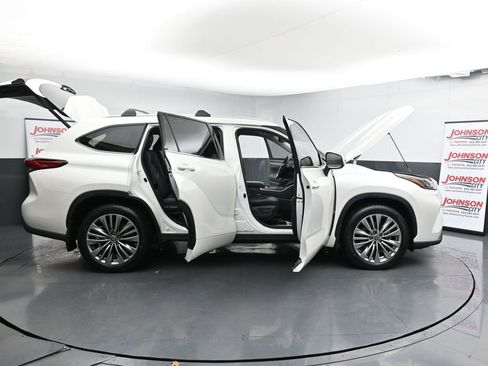 Used 2021 Toyota Highlander Platinum image 50