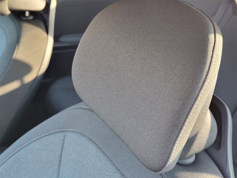 New 2025 Kia K4 LXS image 13