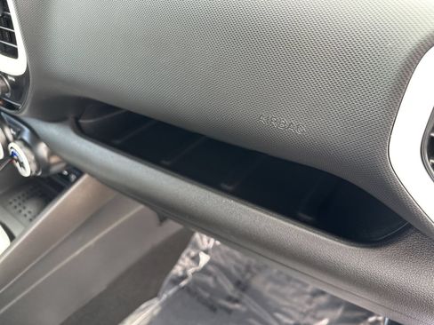 Used 2023 Hyundai Venue Limited FWD image 31