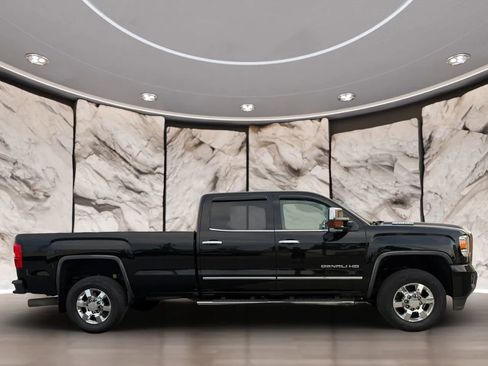 Used 2018 GMC Sierra 3500 Denali w/ Duramax Plus Package image 4