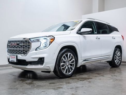 Used 2023 GMC Terrain Denali w/ Denali Premium Package image 3