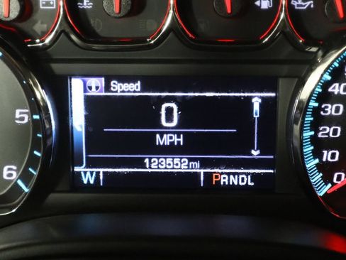 Used 2019 Chevrolet Tahoe 2WD w/ Enhanced Driver Alert Package image 35