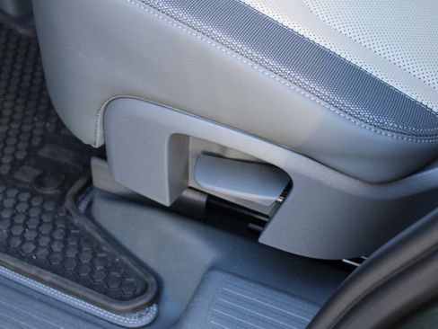 Used 2024 Land Rover Defender 130 X image 43