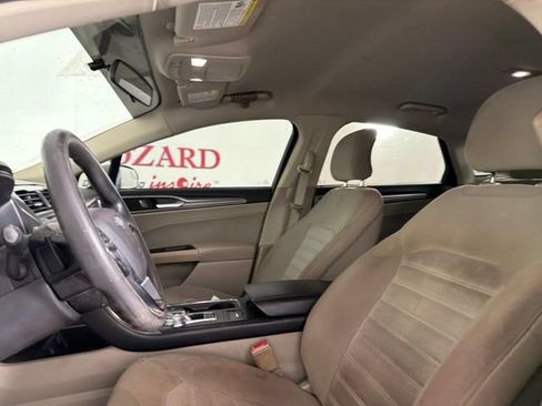 Used 2017 Ford Fusion SE FWD image 11