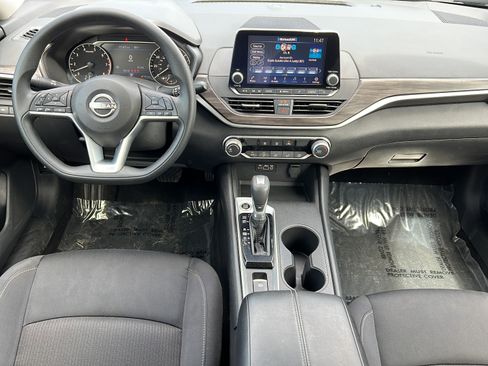 Used 2025 Nissan Altima 2.5 SV AWD/4WD image 11