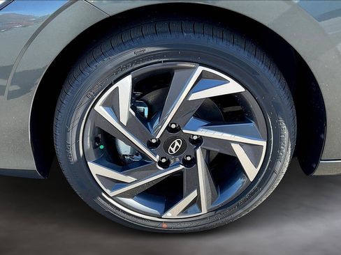 New 2025 Hyundai Elantra SEL image 13