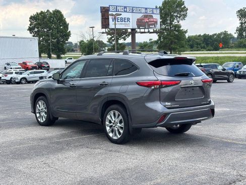 Used 2023 Toyota Highlander Limited AWD/4WD image 3
