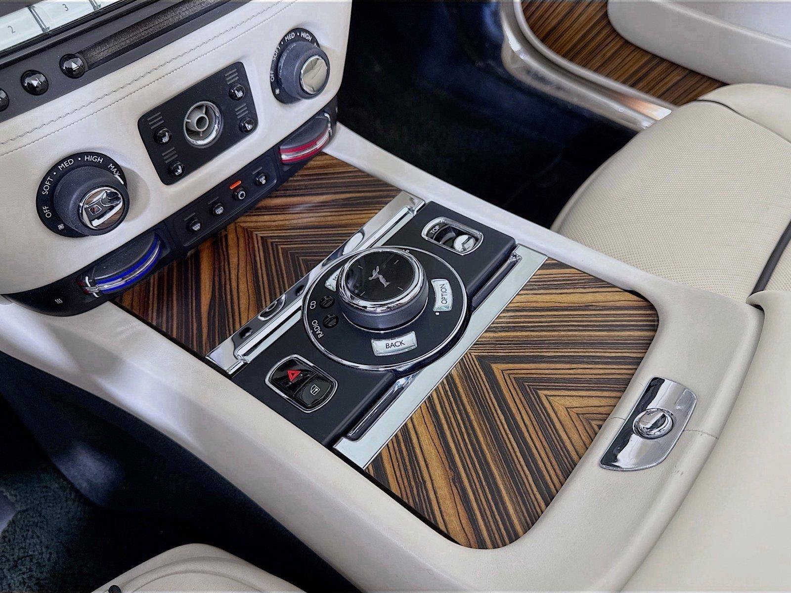 Used 2016 Rolls-Royce Dawn RWD image 26