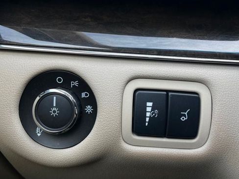 Used 2019 Lincoln MKT AWD image 31