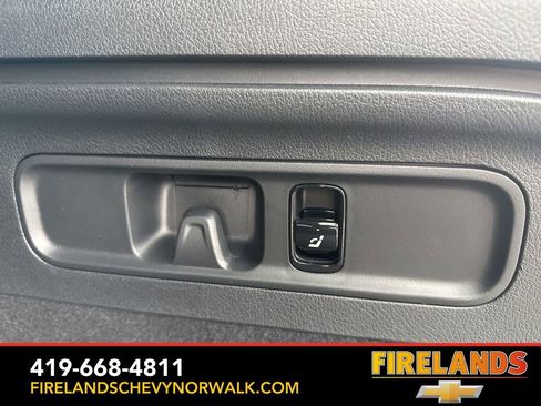 Used 2023 Mercedes-Benz GLC 300 4MATIC image 40