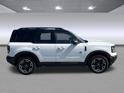 Used 2025 Ford Bronco Sport Outer Banks AWD/4WD image 2