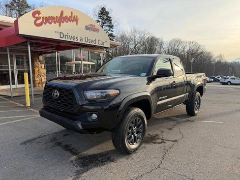 Used 2023 Toyota Tacoma SR5 image 1