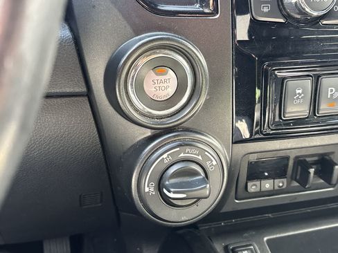 Used 2020 Nissan Titan PRO-4X w/ Pro-4x Convenience Package AWD/4WD image 21