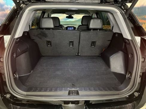 Used 2024 GMC Terrain SLT image 59