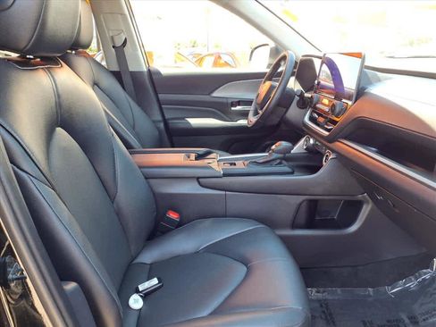 Used 2025 Toyota Grand Highlander FWD image 22