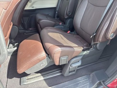 Used 2024 Toyota Sienna Platinum FWD image 29