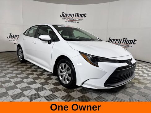 Used 2025 Toyota Corolla LE FWD image 4
